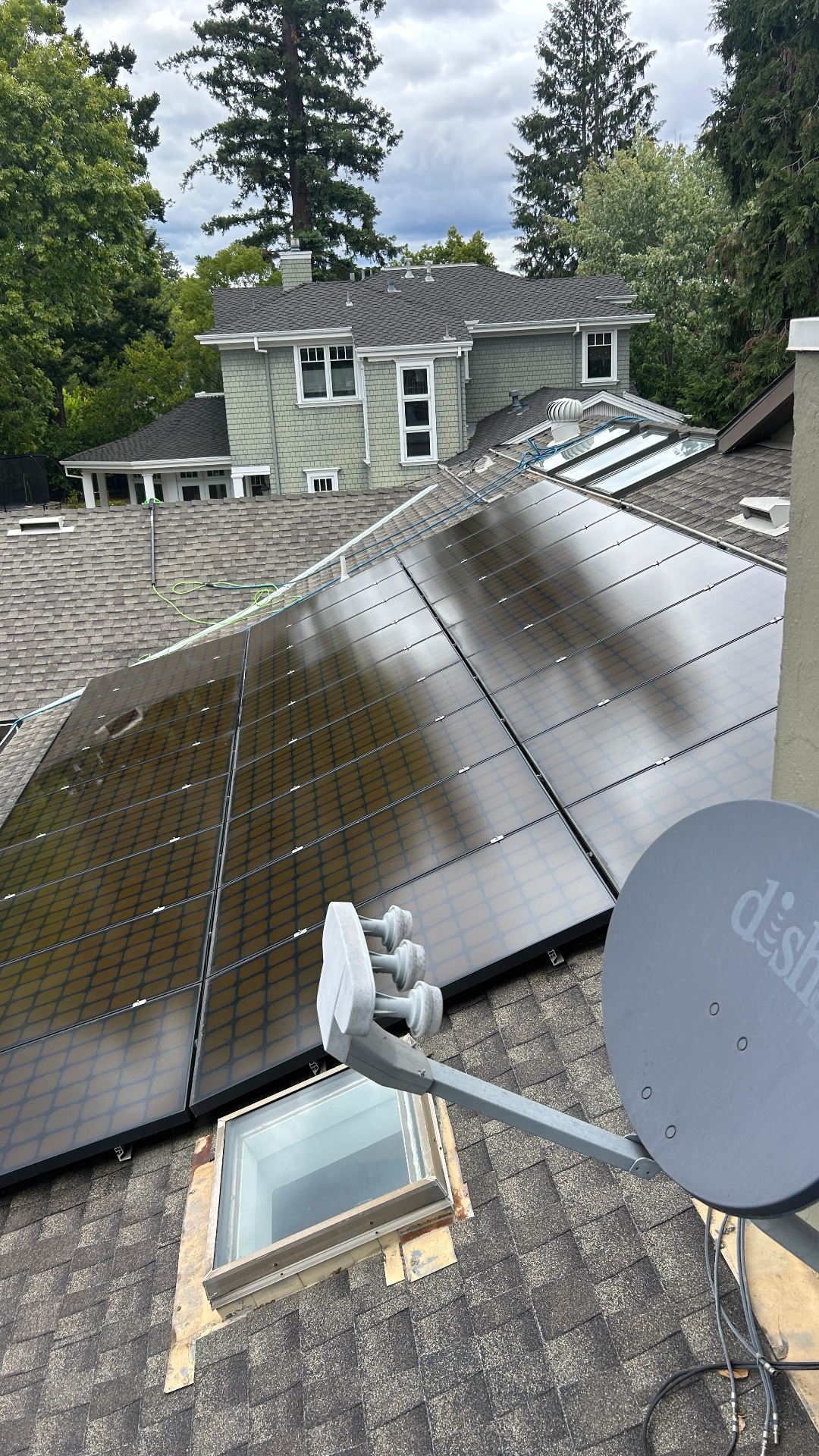 Dirty rooftop solar panels before a CleanLime service